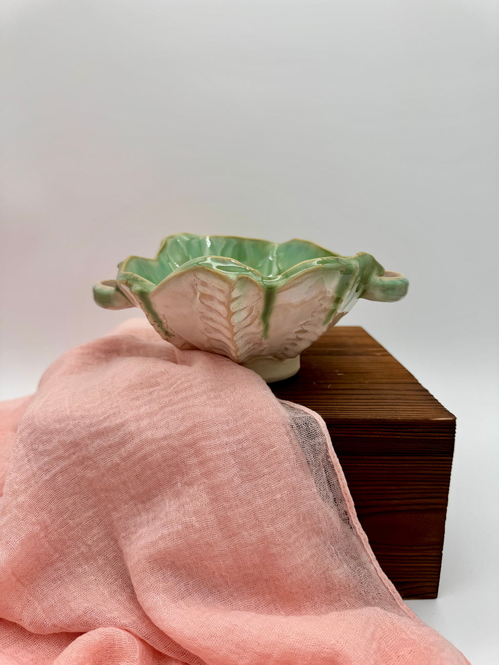 Sage unfurl Handled Leaf Bowl