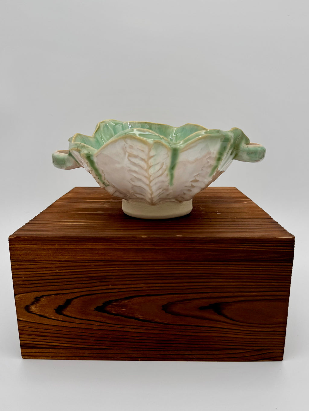 Sage unfurl Handled Leaf Bowl