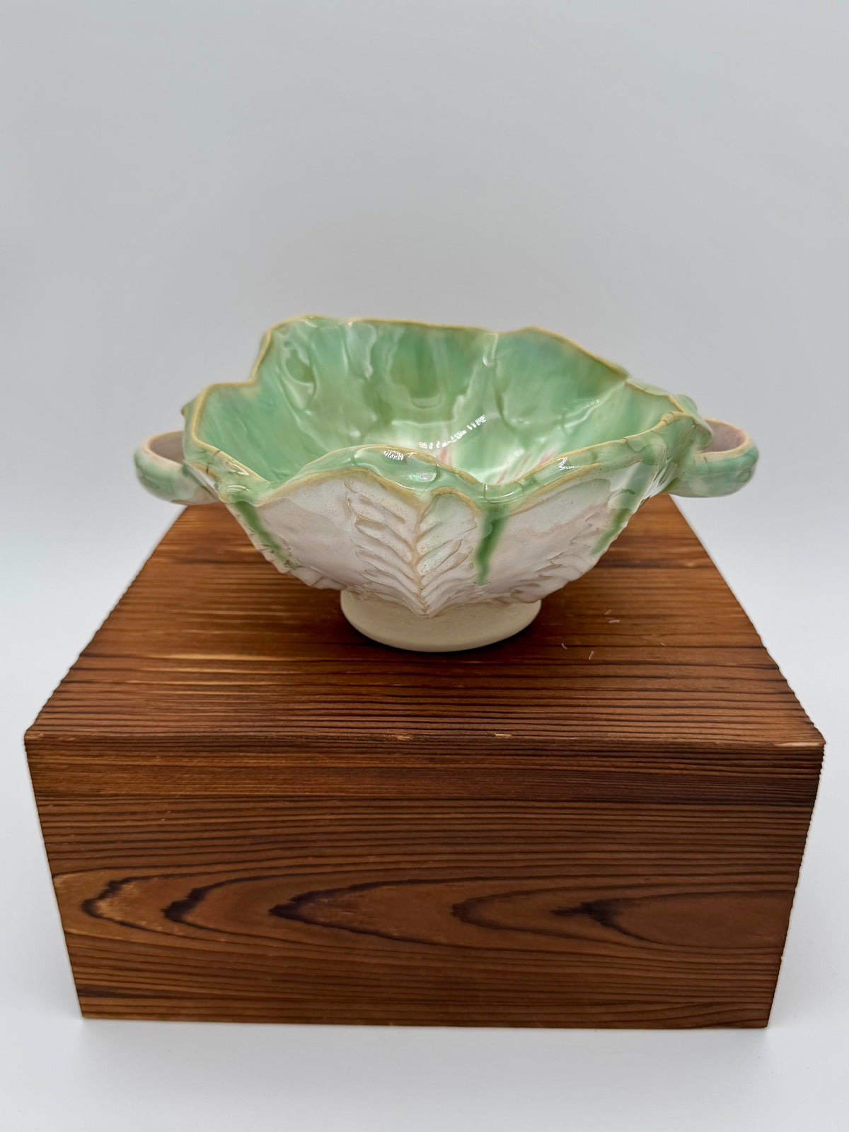 Sage unfurl Handled Leaf Bowl