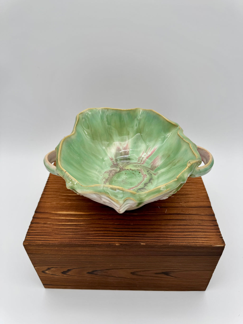 Sage unfurl Handled Leaf Bowl
