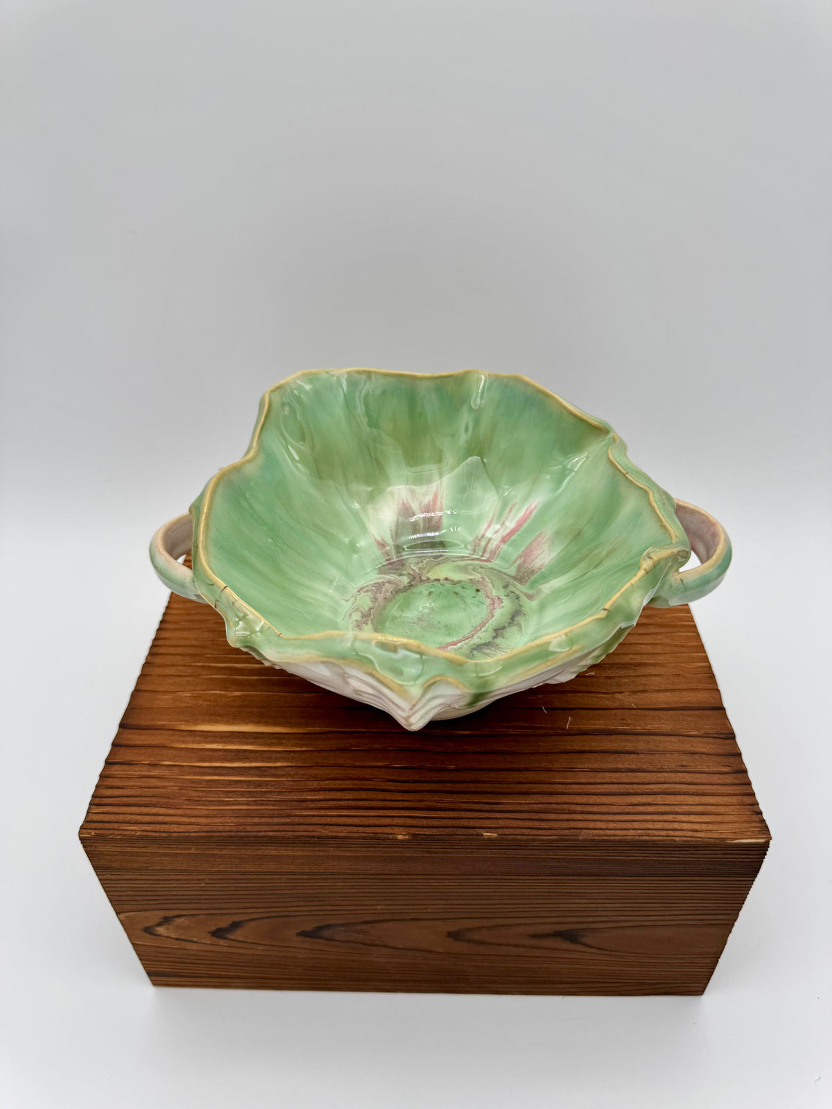 Sage unfurl Handled Leaf Bowl