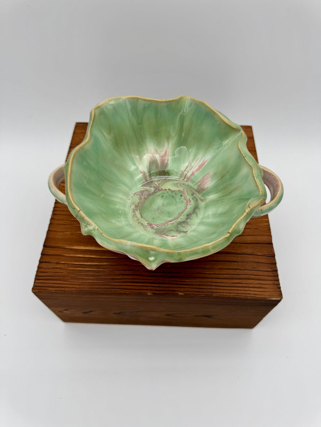 Sage unfurl Handled Leaf Bowl